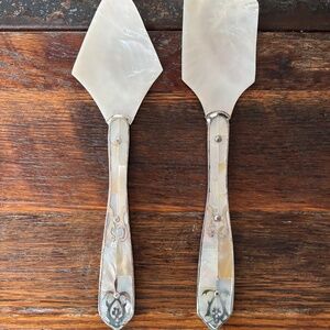 Vintage Bombay Company Mother of Pearl Cake Set